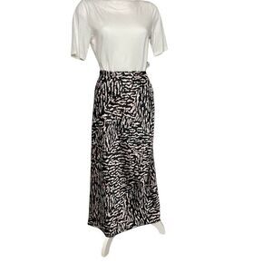 Calvin Klein Midi Skirt Women's Medium Black White Tiger‎ Print Stretchy NEW